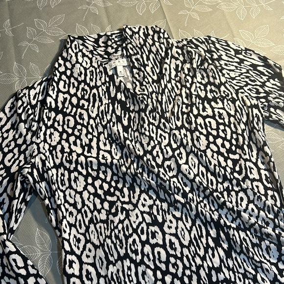 Chaus New York Blouse. - Picture 2 of 15